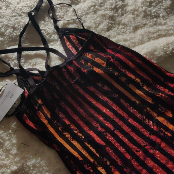 Guess - Picture 3 of 4